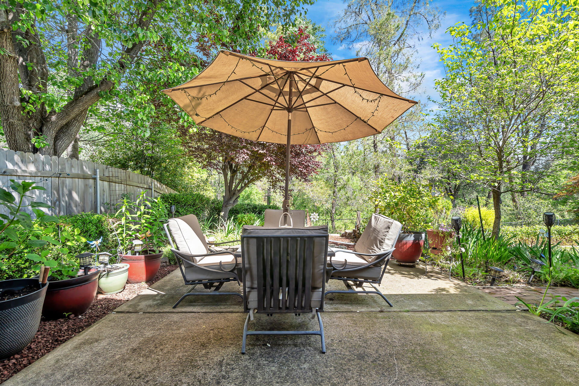 2252 Wicklow Street Redding, CA 96001 - Photo 22 of 37 Private Patio