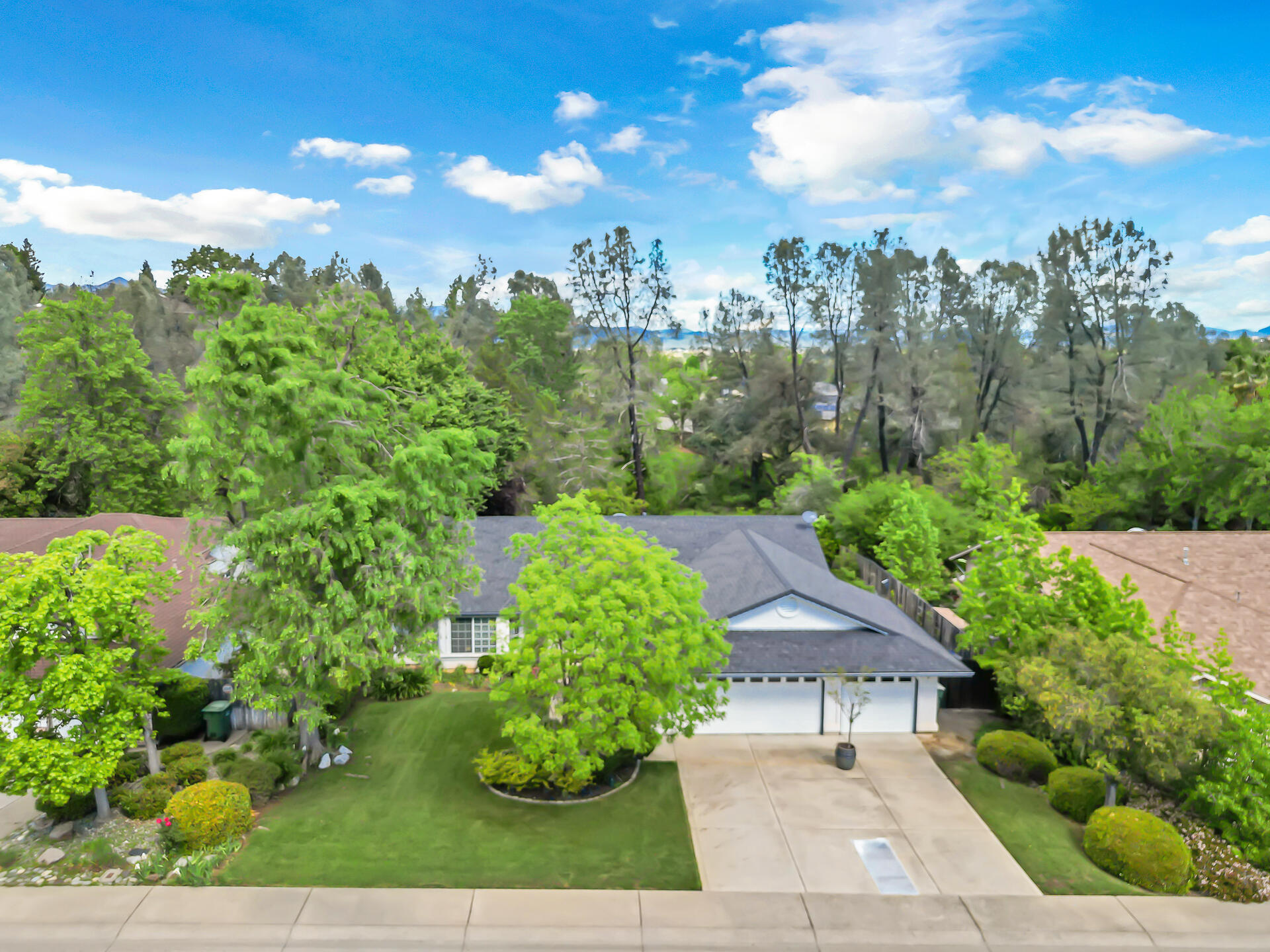 2252 Wicklow Street Redding, CA 96001 - Photo 30 of 37 2252WicklowStreet-50