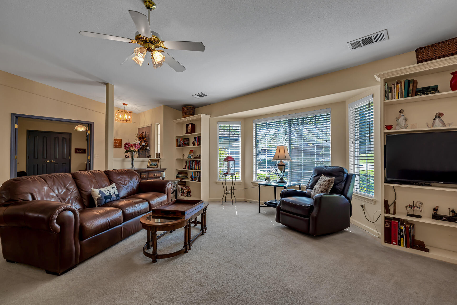 2252 Wicklow Street Redding, CA 96001 - Photo 3 of 37 Living Room