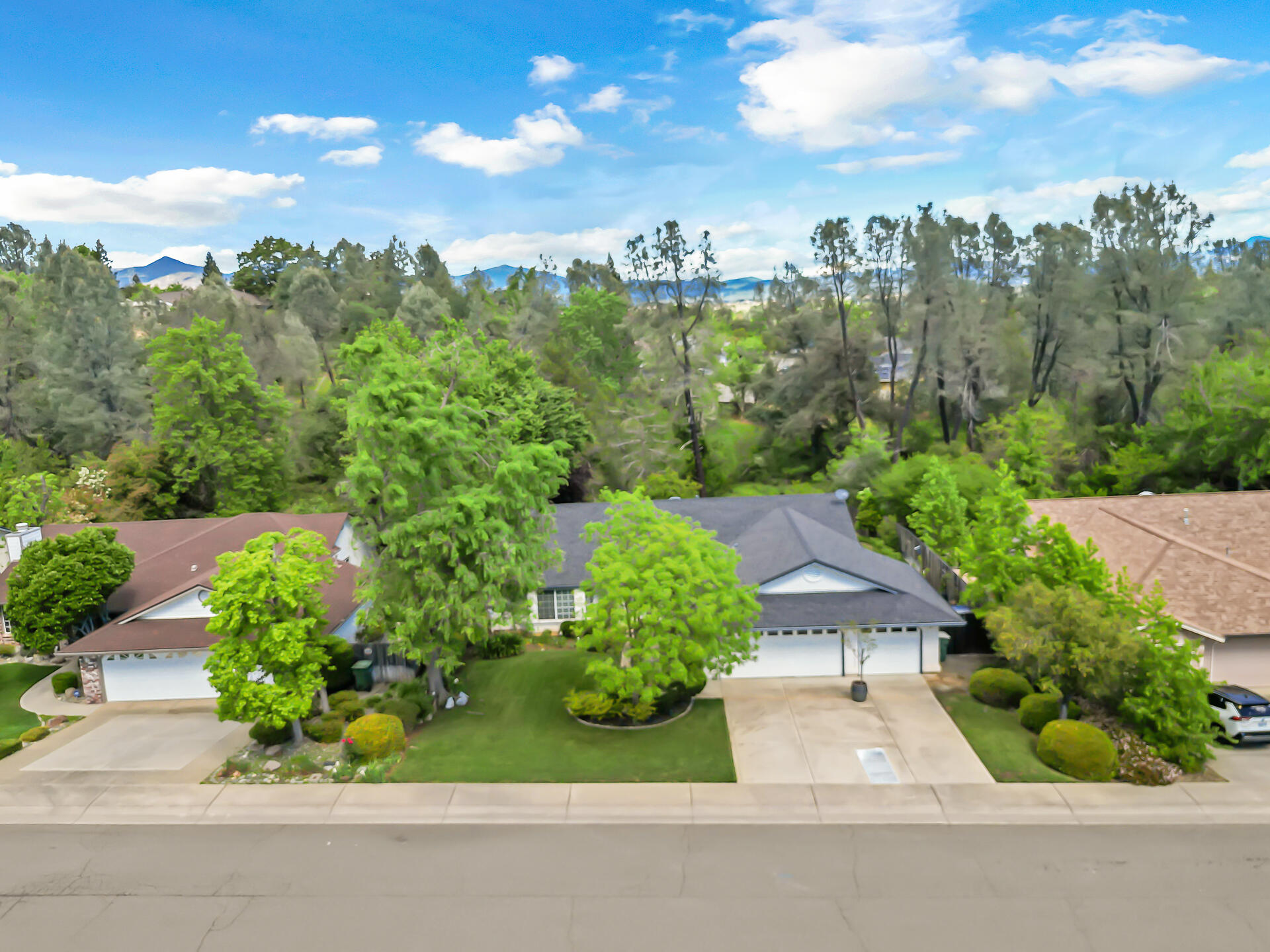 2252 Wicklow Street Redding, CA 96001 - Photo 31 of 37 2252WicklowStreet-51