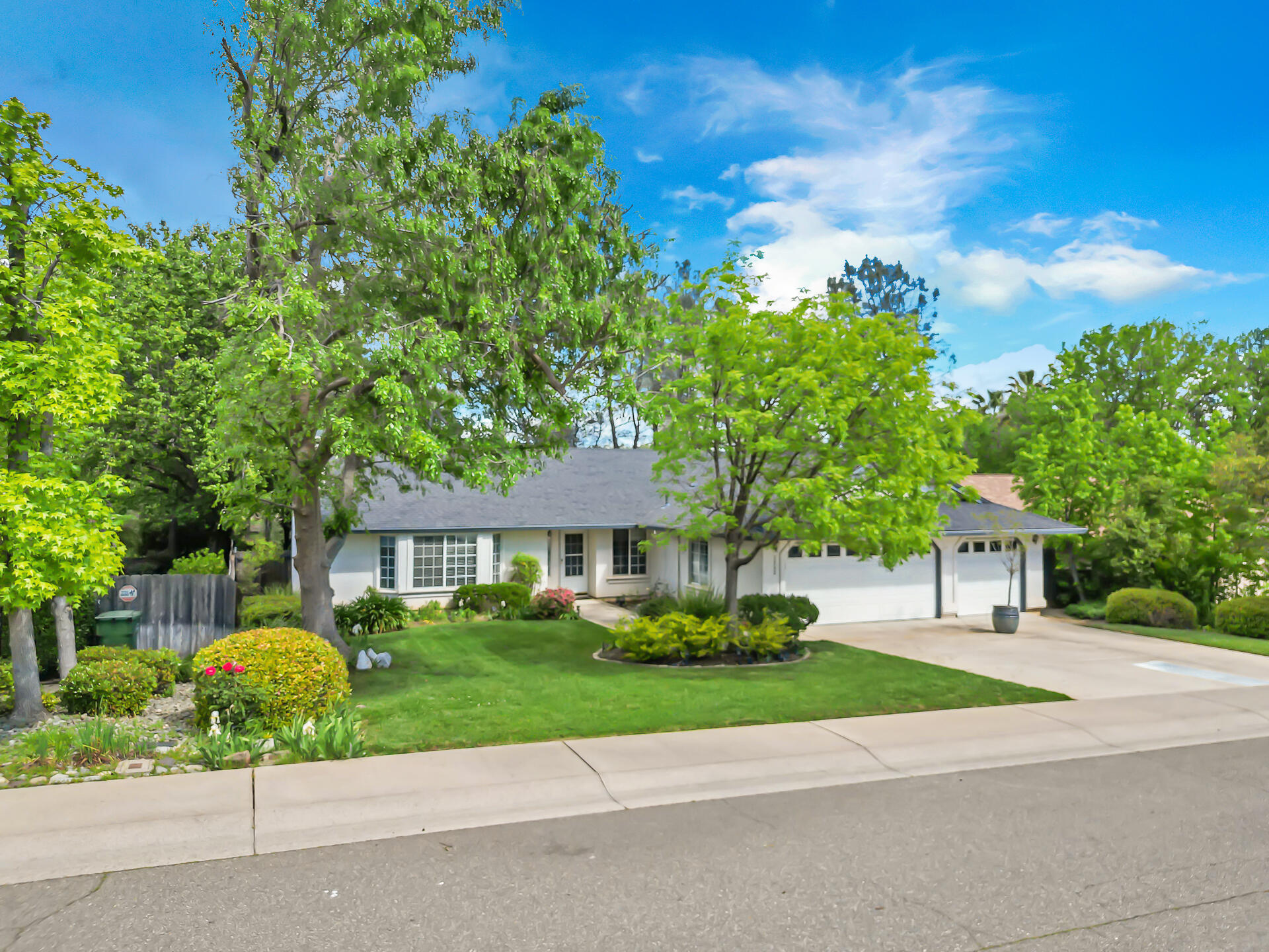 2252 Wicklow Street Redding, CA 96001 - Photo 32 of 37 2252WicklowStreet-52