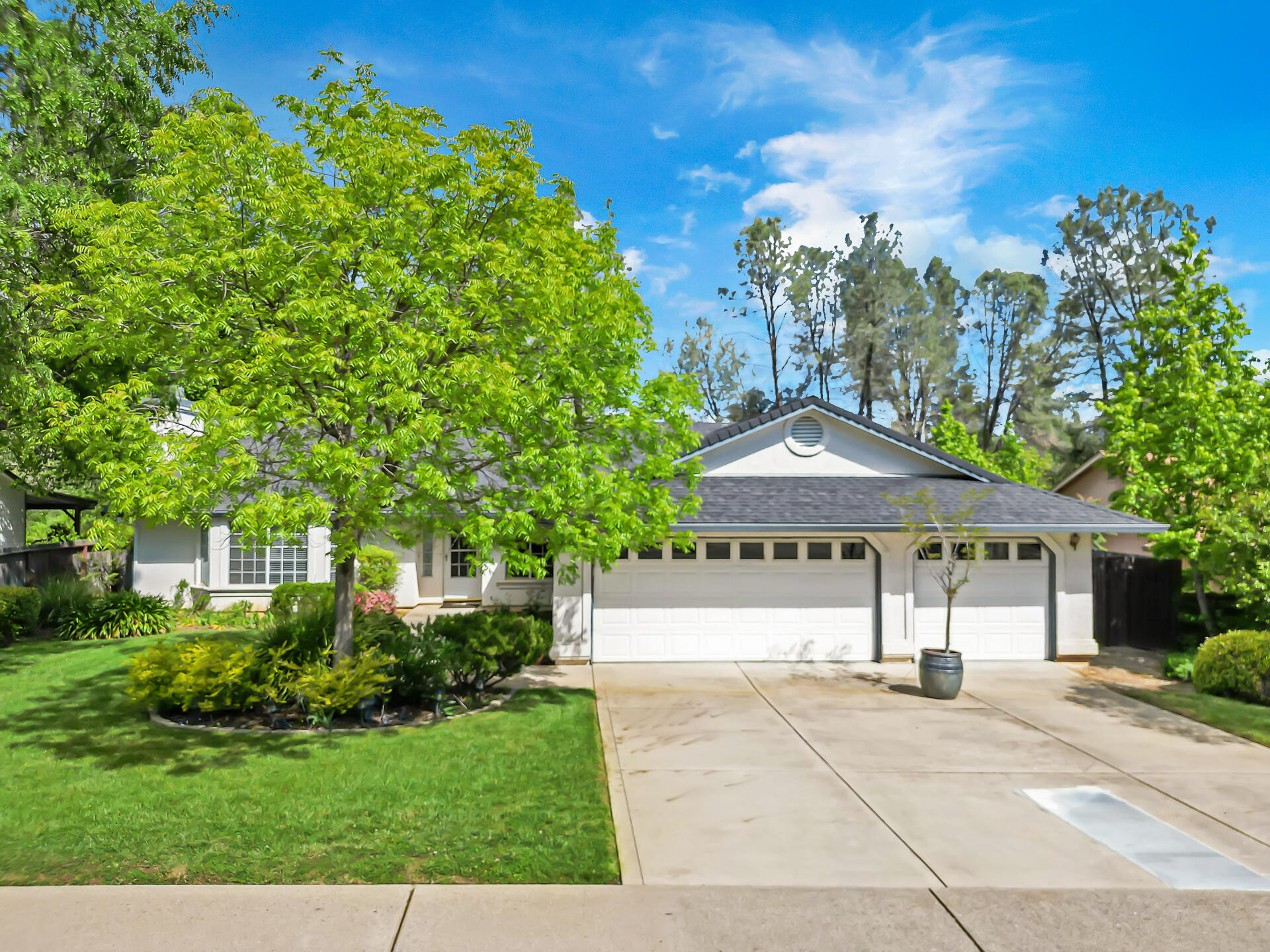 2252 Wicklow Street Redding, CA 96001 - Photo 33 of 37 2252WicklowStreet-53