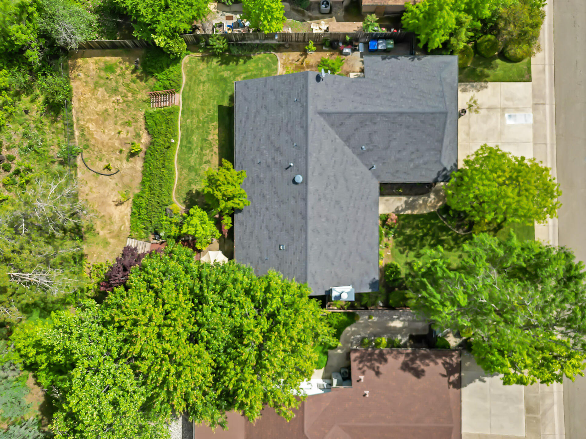 2252 Wicklow Street Redding, CA 96001 - Photo 37 of 37 2252WicklowStreet-59