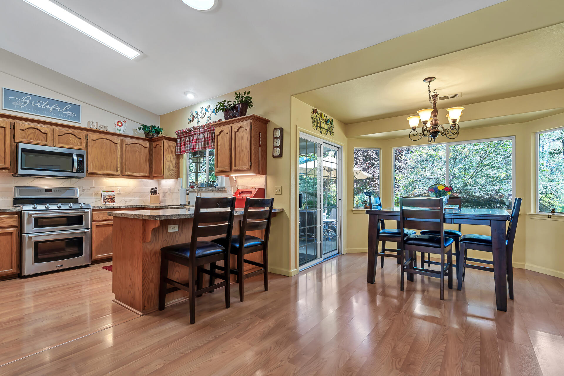 2252 Wicklow Street Redding, CA 96001 - Photo 6 of 37 2252WicklowStreet-61