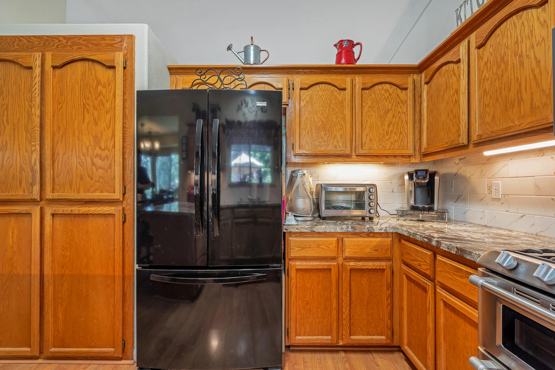 2252 Wicklow Street Redding, CA 96001 - Photo 10 of 37 Kitchen
