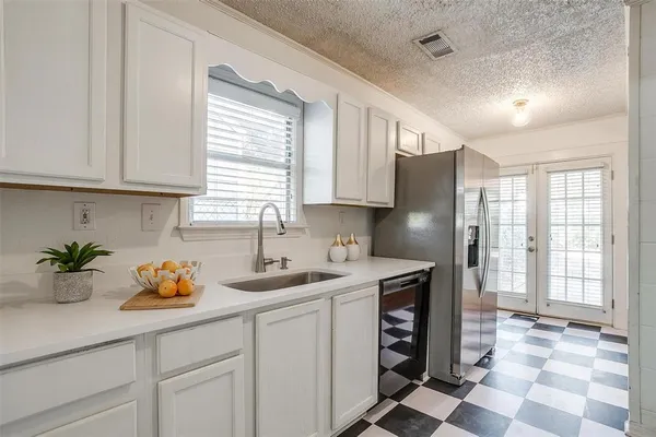 $2,300 | 3824 Birchman Avenue, Fort Worth, TX 76107