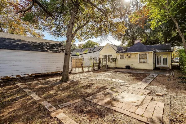 $2,300 | 3824 Birchman Avenue, Fort Worth, TX 76107