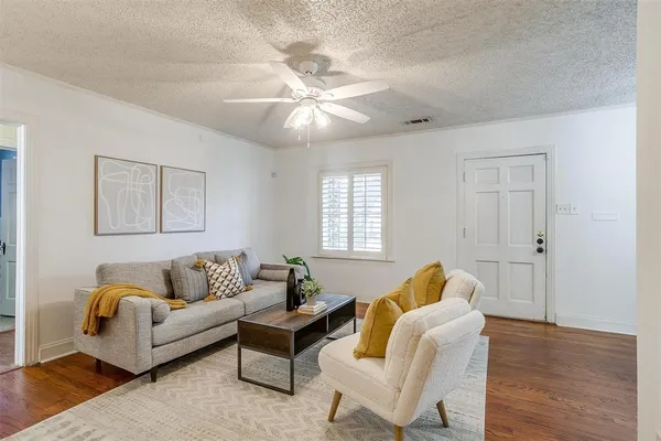 $2,300 | 3824 Birchman Avenue, Fort Worth, TX 76107