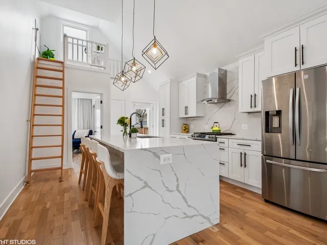 $4,750 | 1025 Dewey Avenue, Evanston, IL 60202