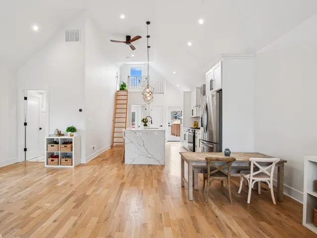 $4,750 | 1025 Dewey Avenue, Evanston, IL 60202