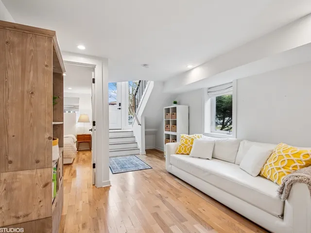 $4,750 | 1025 Dewey Avenue, Evanston, IL 60202