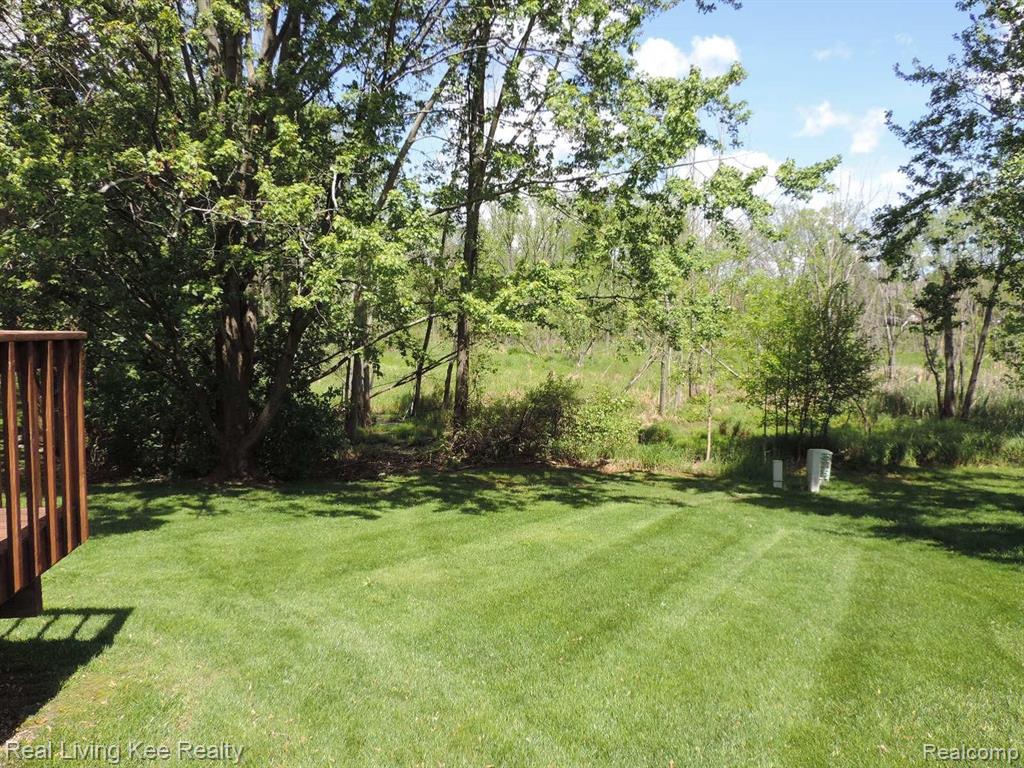 1885 Snowden Court Rochester Hills, MI 48306 - Photo 4 of 47