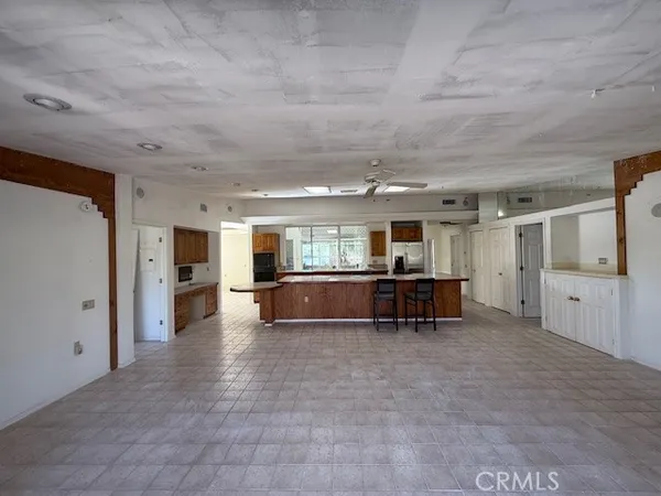 a view of a livingroom with furniture