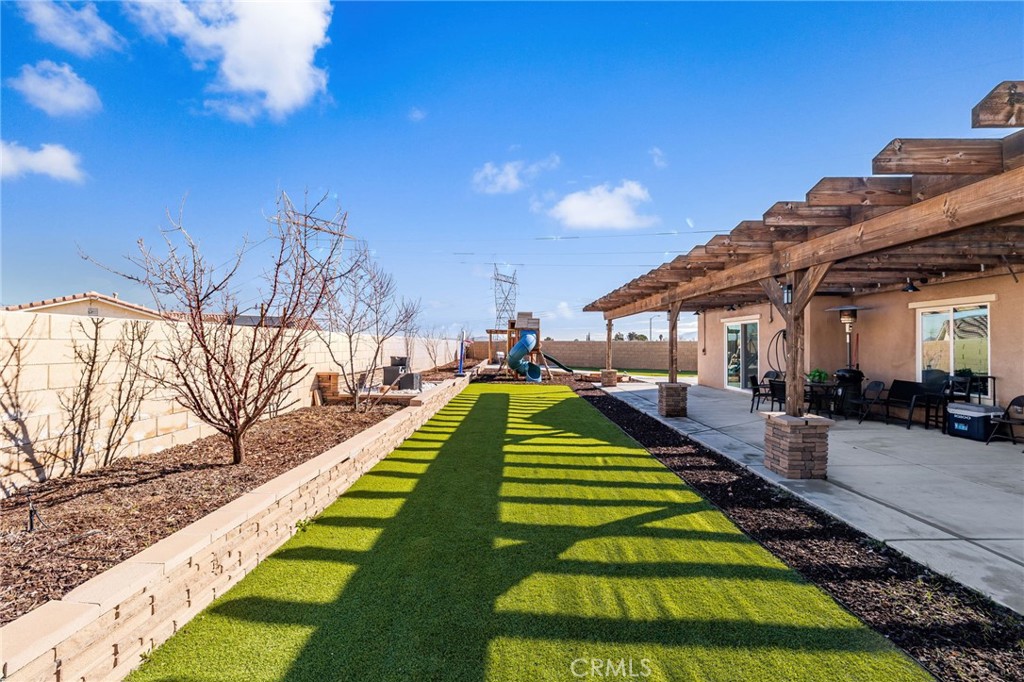 13374 Luna Road Victorville, CA 92392 - Photo 14 of 33