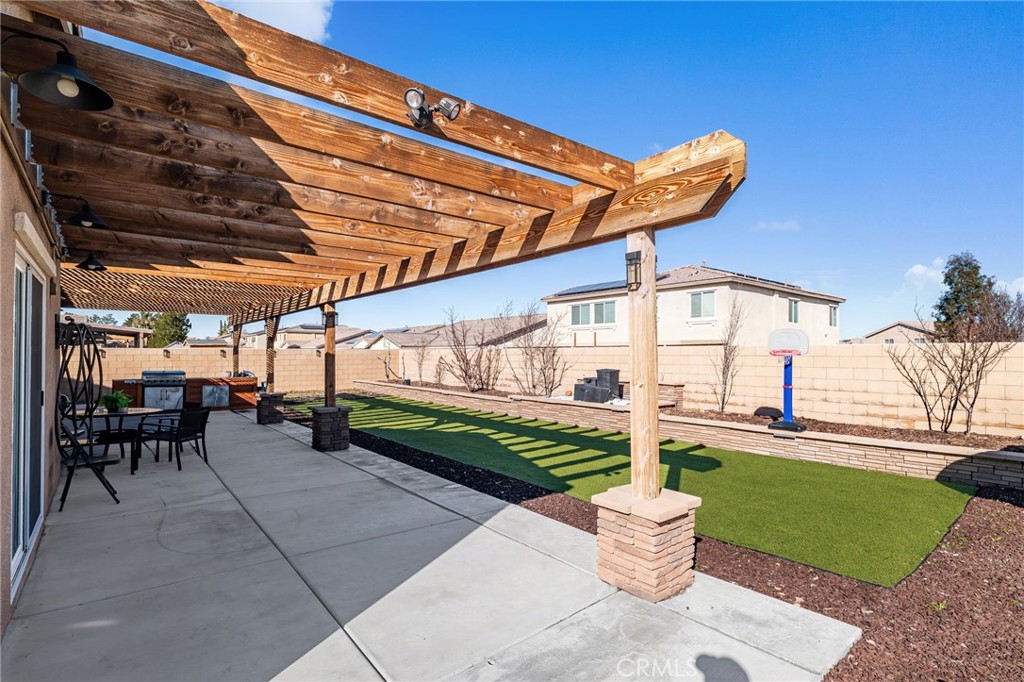 13374 Luna Road Victorville, CA 92392 - Photo 16 of 33