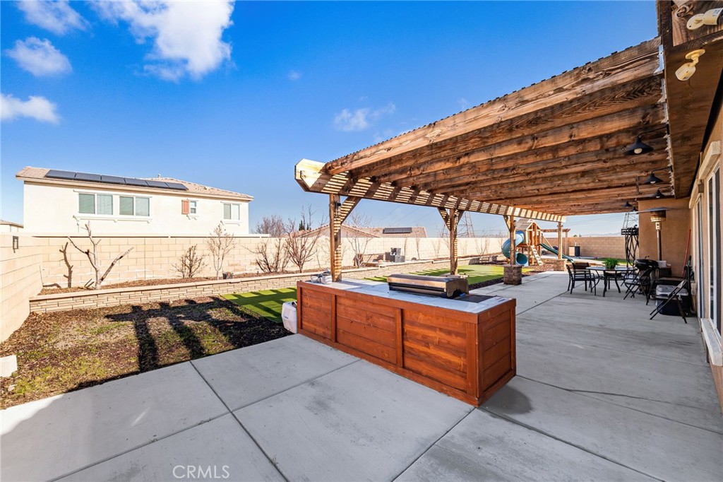 13374 Luna Road Victorville, CA 92392 - Photo 19 of 33