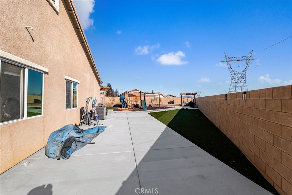 13374 Luna Road Victorville, CA 92392 - Photo 20 of 33