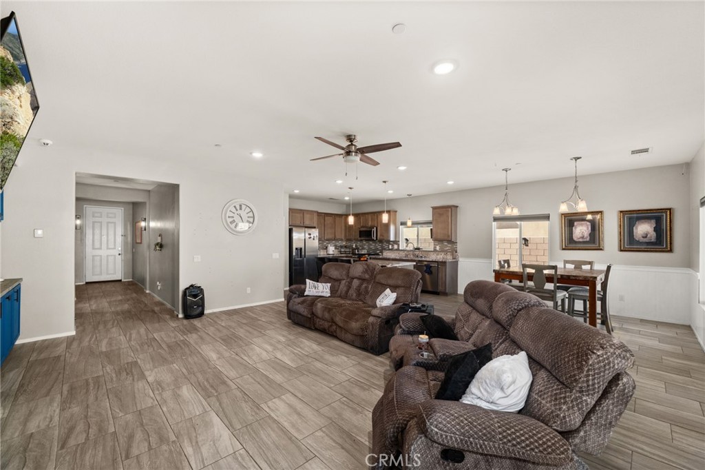 13374 Luna Road Victorville, CA 92392 - Photo 4 of 33