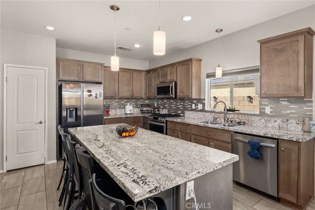 13374 Luna Road Victorville, CA 92392 - Photo 9 of 33