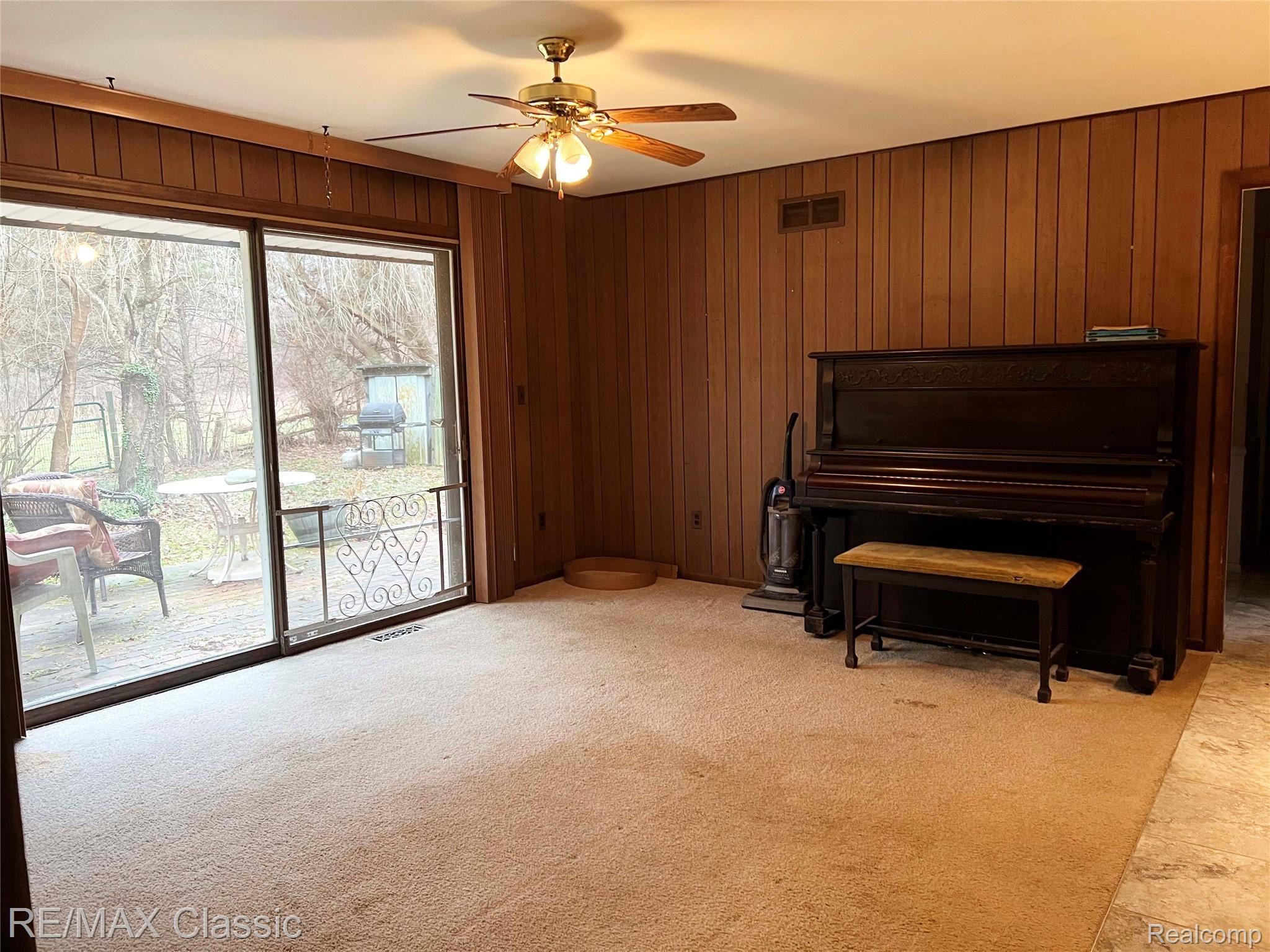 1753 Old Plank Road Milford, MI 48381 - Photo 14 of 32 Family room directly off the kitchen leads to the court yard