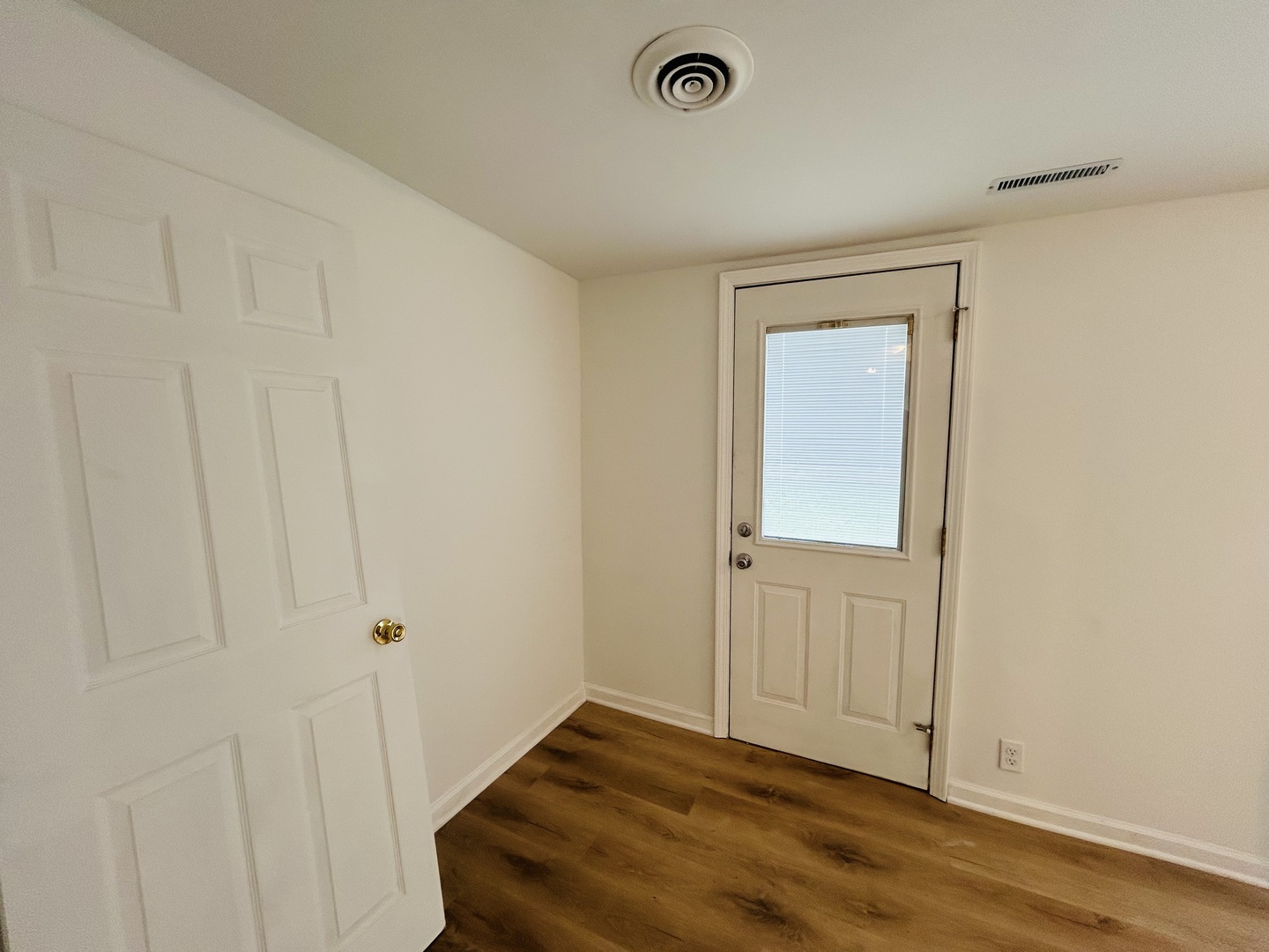 37706 North Nippersink Place Spring Grove, IL 60081 - Photo 12 of 18 a view of room