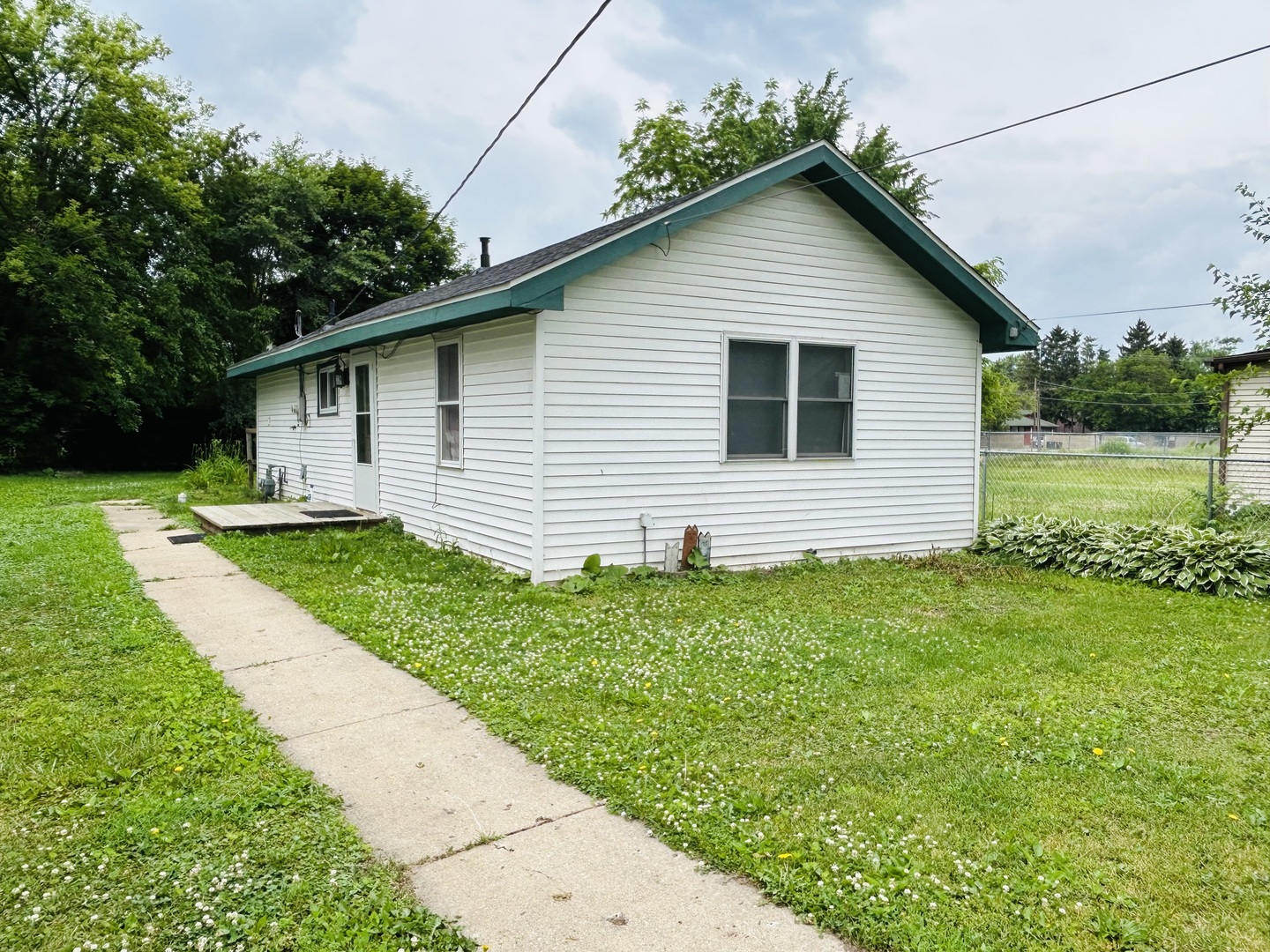 37706 North Nippersink Place Spring Grove, IL 60081 - Photo 17 of 18 a front view of house with a garden