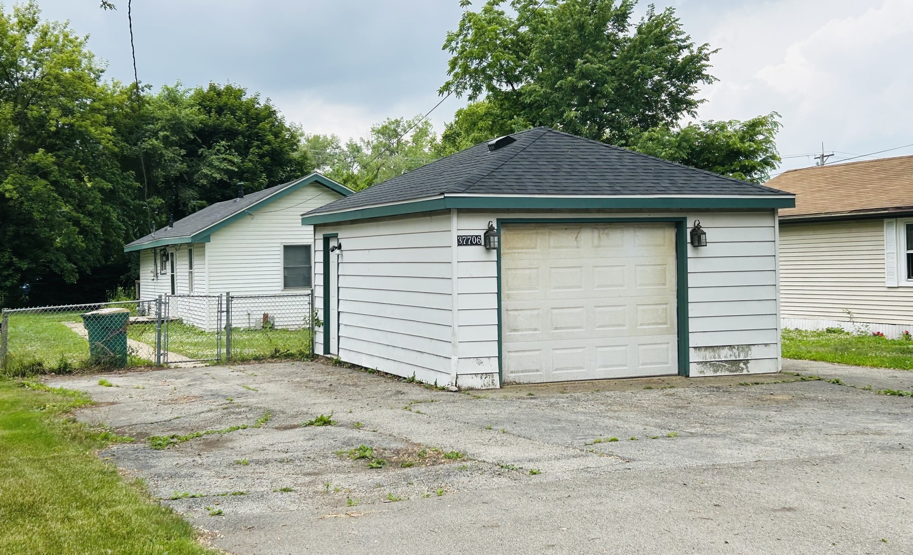 37706 North Nippersink Place Spring Grove, IL 60081 - Photo 2 of 18 a view of a house with a yard