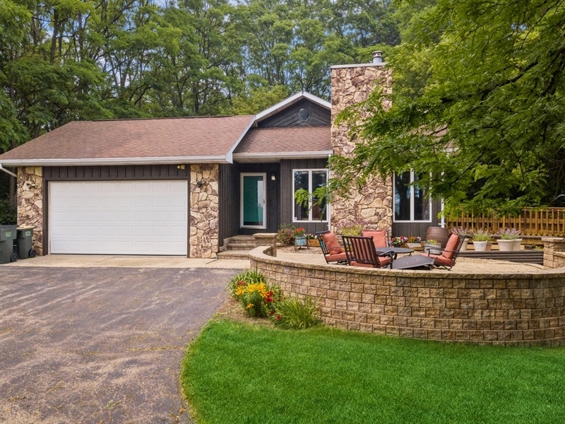 43375 Hunt Club Road Zion, IL 60099 - Photo 1 of 56 a front view of a house with garden