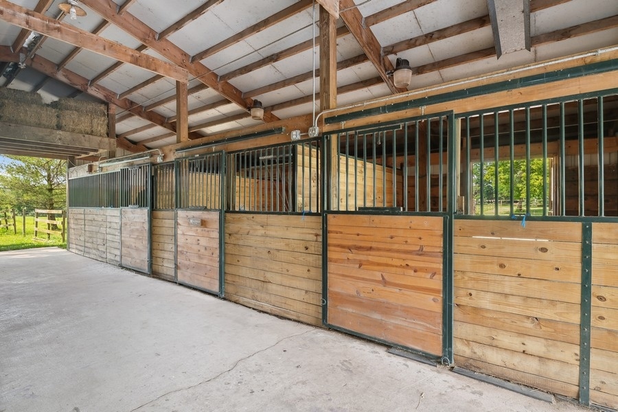 43375 Hunt Club Road Zion, IL 60099 - Photo 28 of 56 a view of a garage