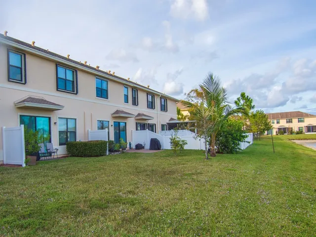 $2,200 | 886 South Verona Trace Drive, Vero Beach, FL 32966