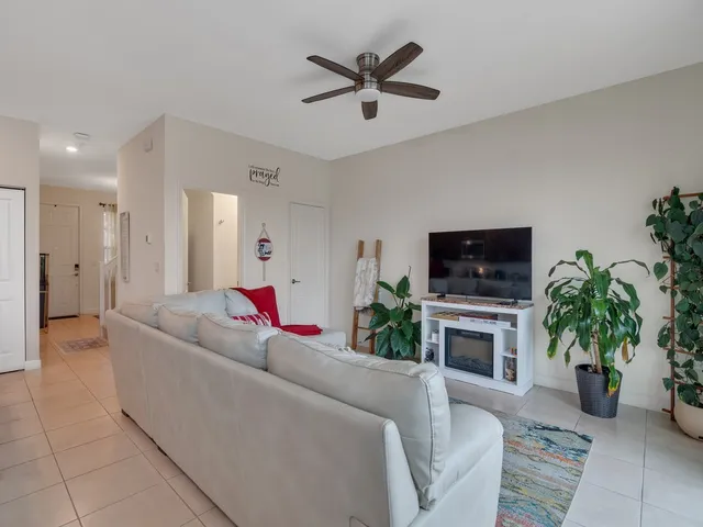 $2,200 | 886 South Verona Trace Drive, Vero Beach, FL 32966