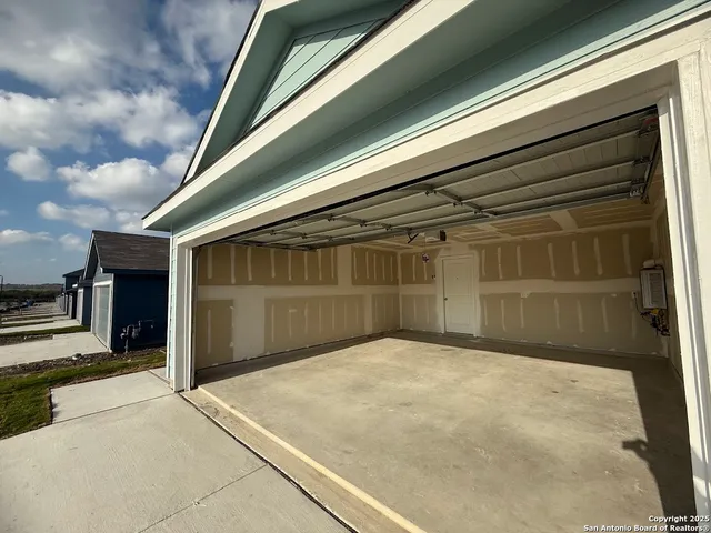 $1,395 | 252 Ottawa Way, New Braunfels, TX 78130