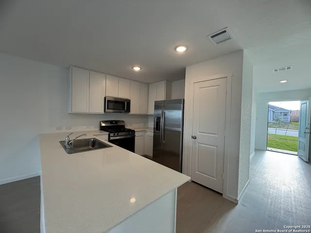 $1,395 | 252 Ottawa Way, New Braunfels, TX 78130