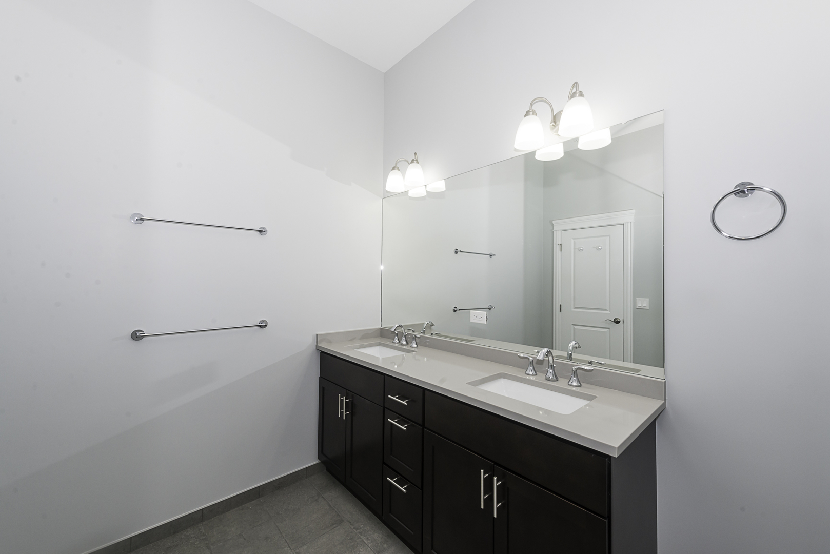 520 North Western Avenue, Unit 4B Chicago, IL 60612 - Photo 15 of 35 a bathroom with a sink vanity and a mirror