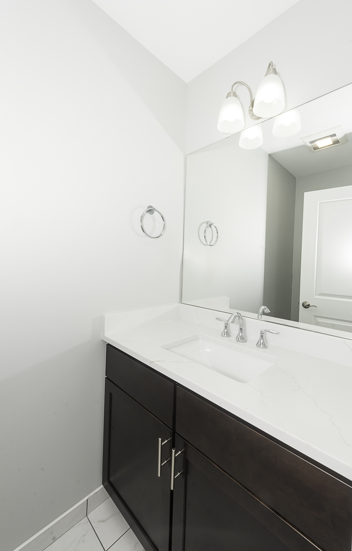 520 North Western Avenue, Unit 4B Chicago, IL 60612 - Photo 18 of 35 a bathroom with a sink and a mirror