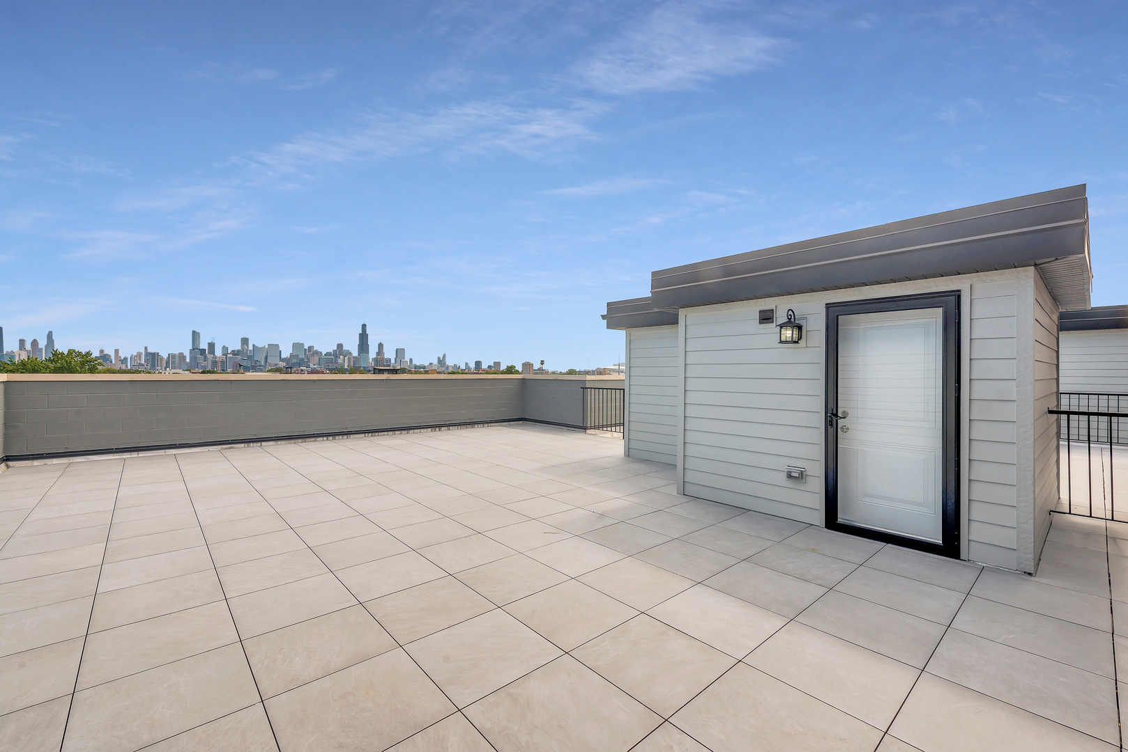 520 North Western Avenue, Unit 4B Chicago, IL 60612 - Photo 32 of 35 a view of a terrace