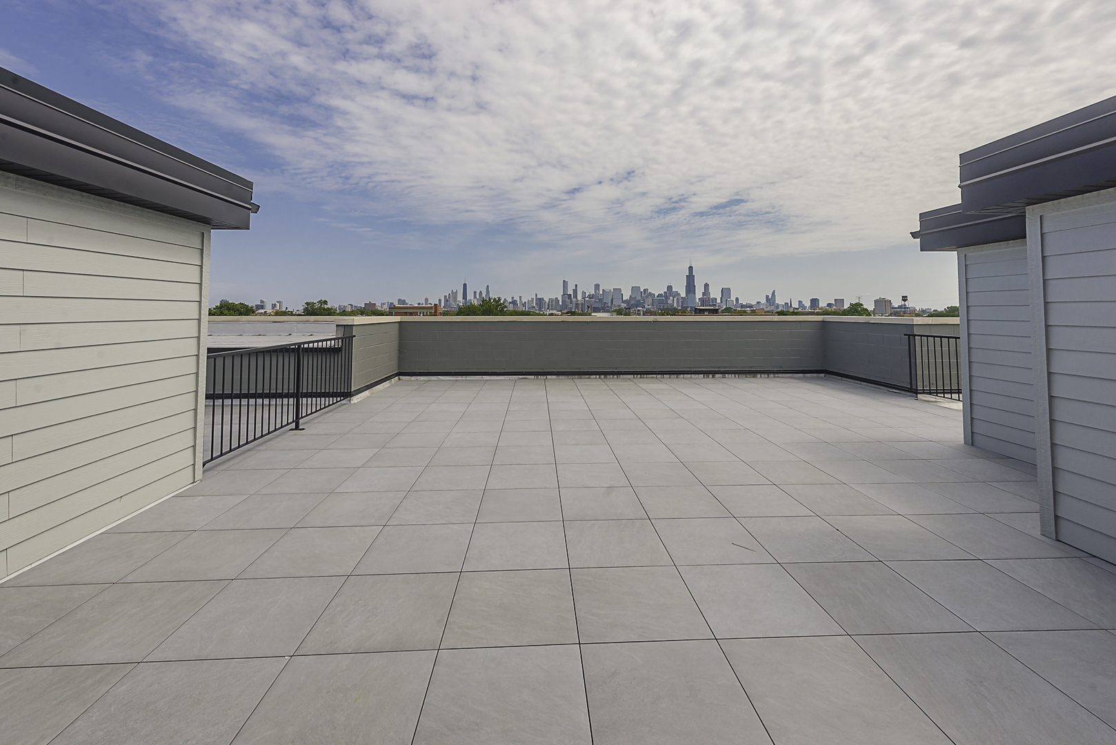520 North Western Avenue, Unit 4B Chicago, IL 60612 - Photo 10 of 35 a view of a terrace with sky view