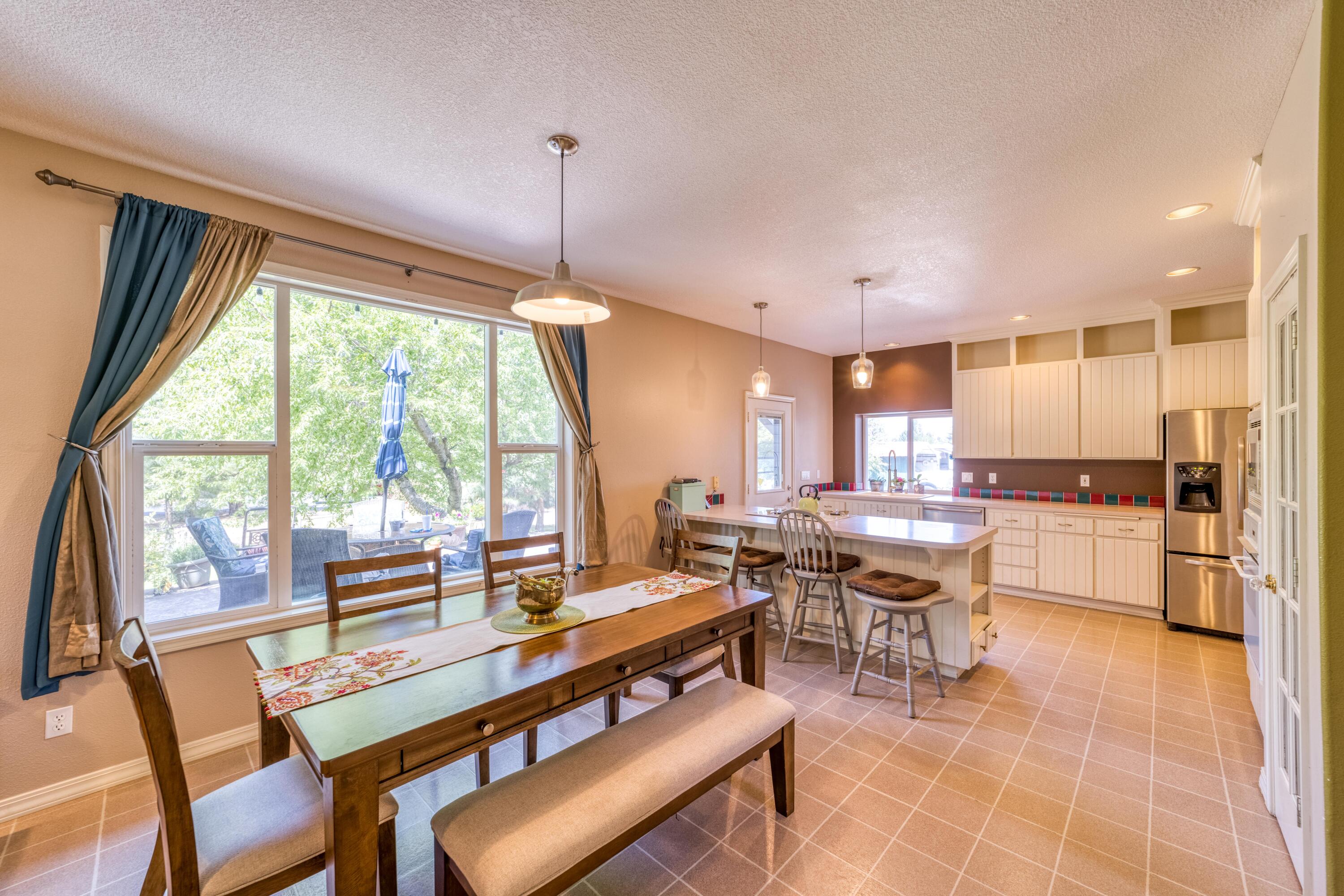 62799 Eagle Road Bend, OR 97701 - Photo 11 of 38 Eating Area
