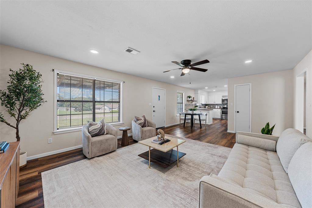 119 Castleman Circle Hewitt, TX 76643 - Photo 4 of 34