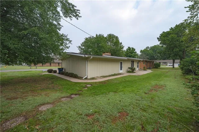 $180,000 | 111 North Edgewood Drive, Coffeyville, KS 67337