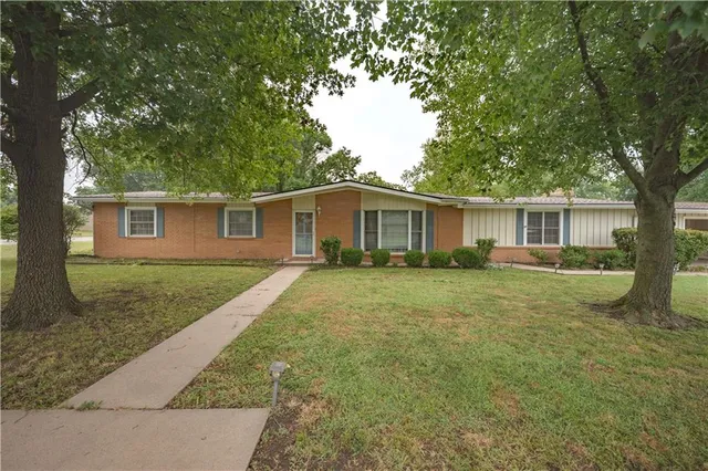 $180,000 | 111 North Edgewood Drive, Coffeyville, KS 67337