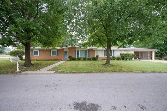 $180,000 | 111 North Edgewood Drive, Coffeyville, KS 67337