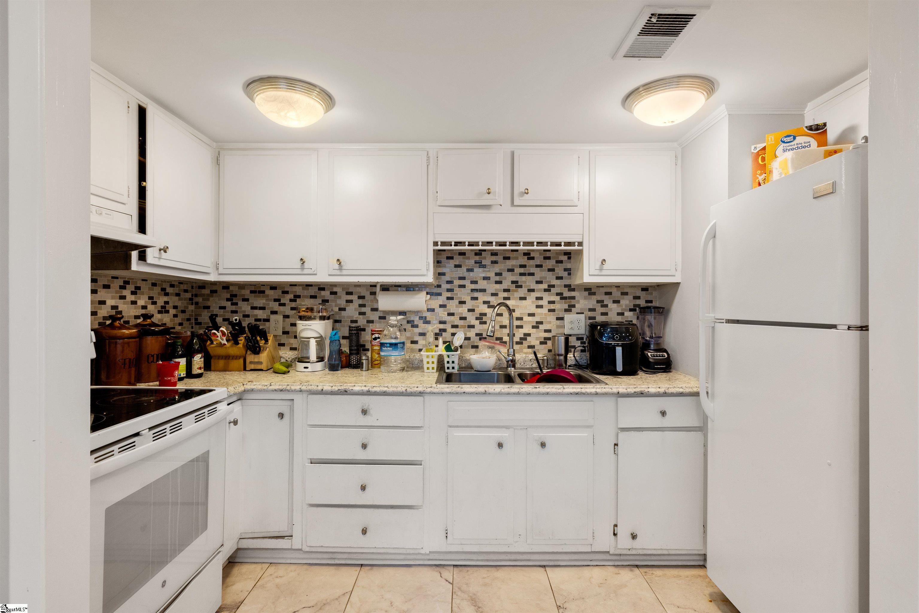 3706 East North Street, Unit O2 Greenville, SC 29615 - Photo 6 of 20 Gallery Image 6