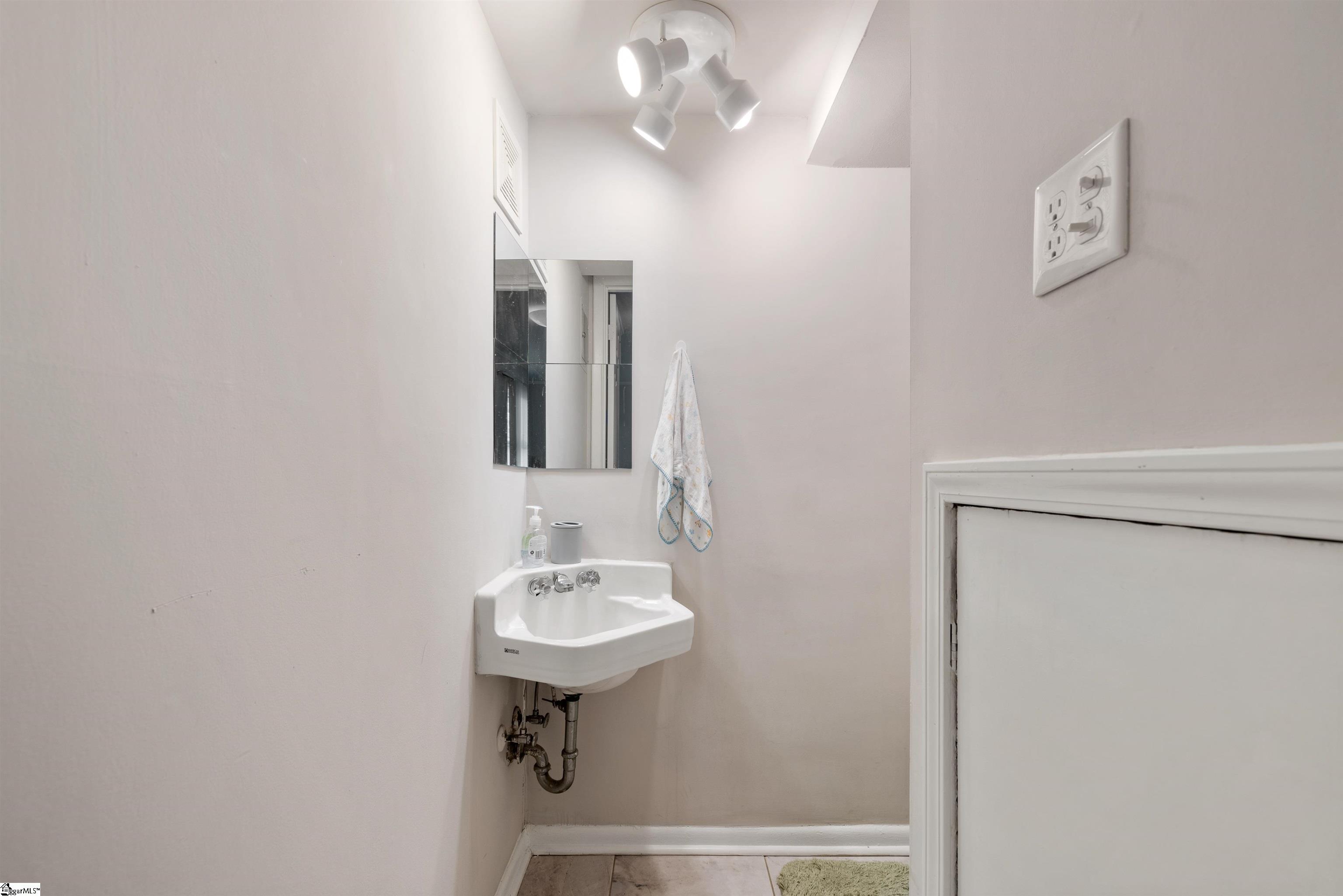 3706 East North Street, Unit O2 Greenville, SC 29615 - Photo 8 of 20 Gallery Image 8