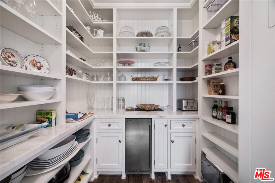 212 The Strand Manhattan Beach, CA 90266 - Photo 22 of 74 a room with a book shelf and a shelf with books