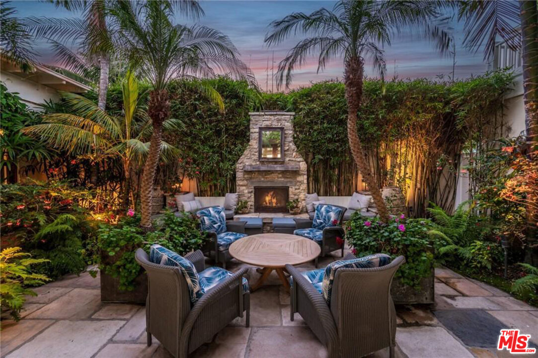 212 The Strand Manhattan Beach, CA 90266 - Photo 25 of 74 a view of a table and chairs in patio