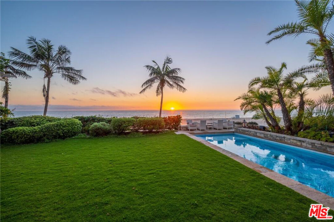 212 The Strand Manhattan Beach, CA 90266 - Photo 27 of 74 a view of a terrace with a garden