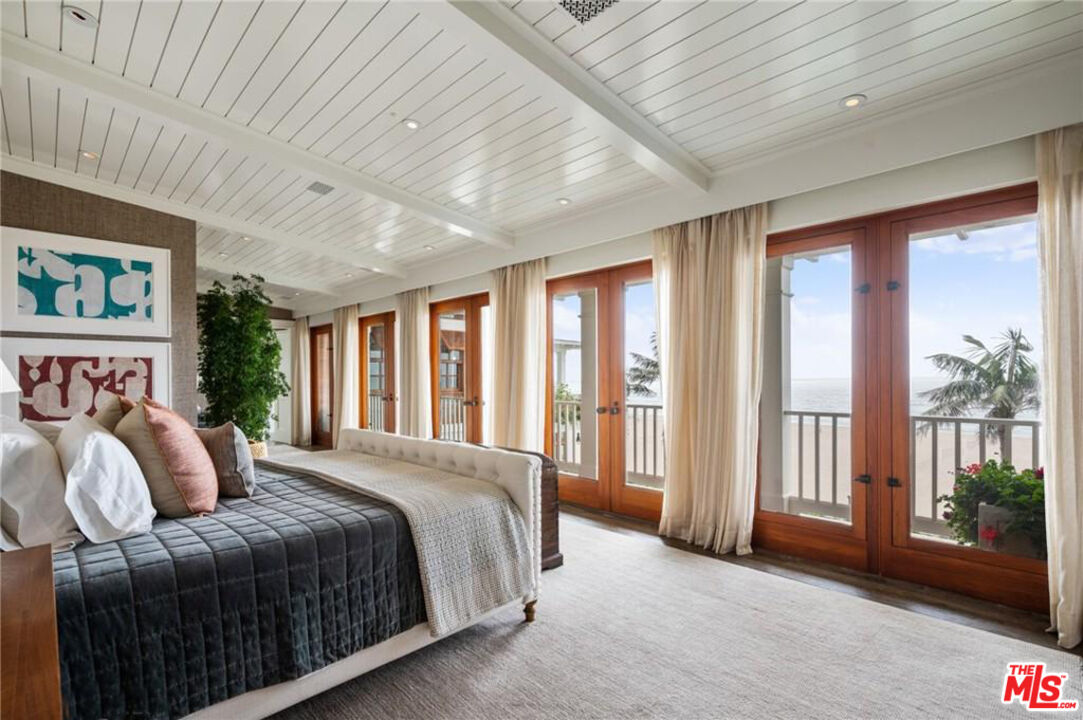 212 The Strand Manhattan Beach, CA 90266 - Photo 40 of 74 a bedroom with a large bed and a large window