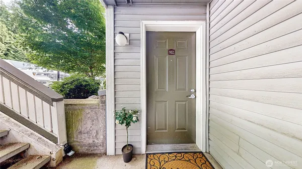 $352,500 | 23301 Cedar Way, Unit U102, Mountlake Terrace, WA 98043