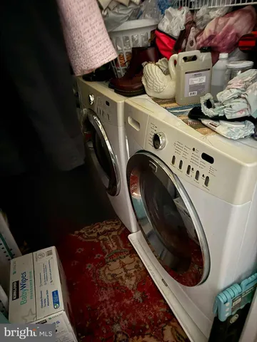 a close up view of washer and dryer